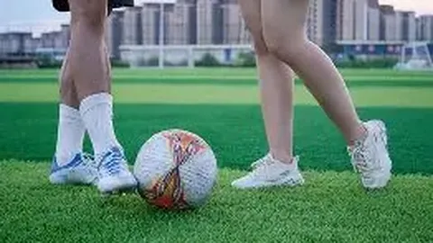 《足球场上的双雄诱惑：弗兰克一天之内与曼联蓝军面试，渣叔激励自信崛起》