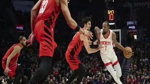 B费点球未中，C罗丹麦赛前先露喜悦之色